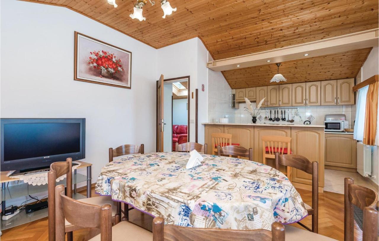 Beautiful Apartment In Brsec With Kitchen Εξωτερικό φωτογραφία