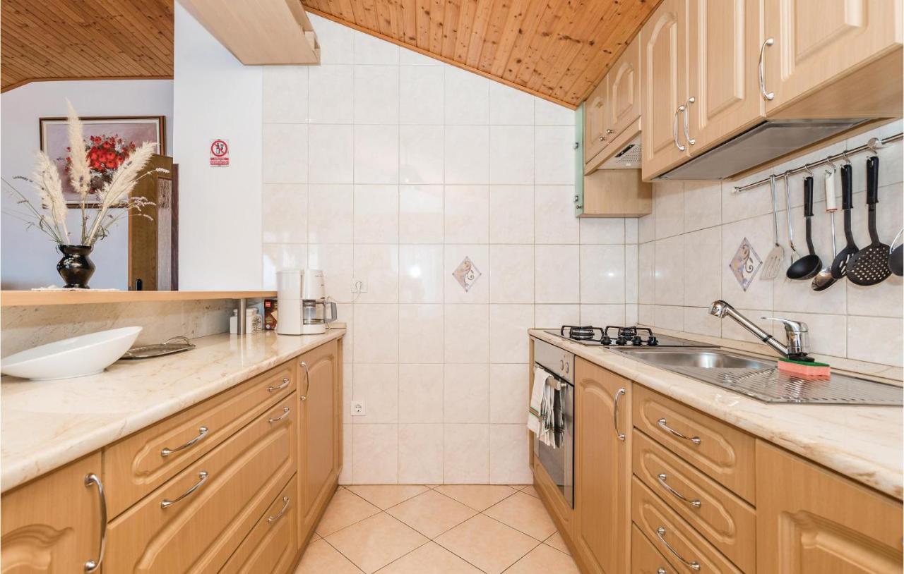 Beautiful Apartment In Brsec With Kitchen Εξωτερικό φωτογραφία
