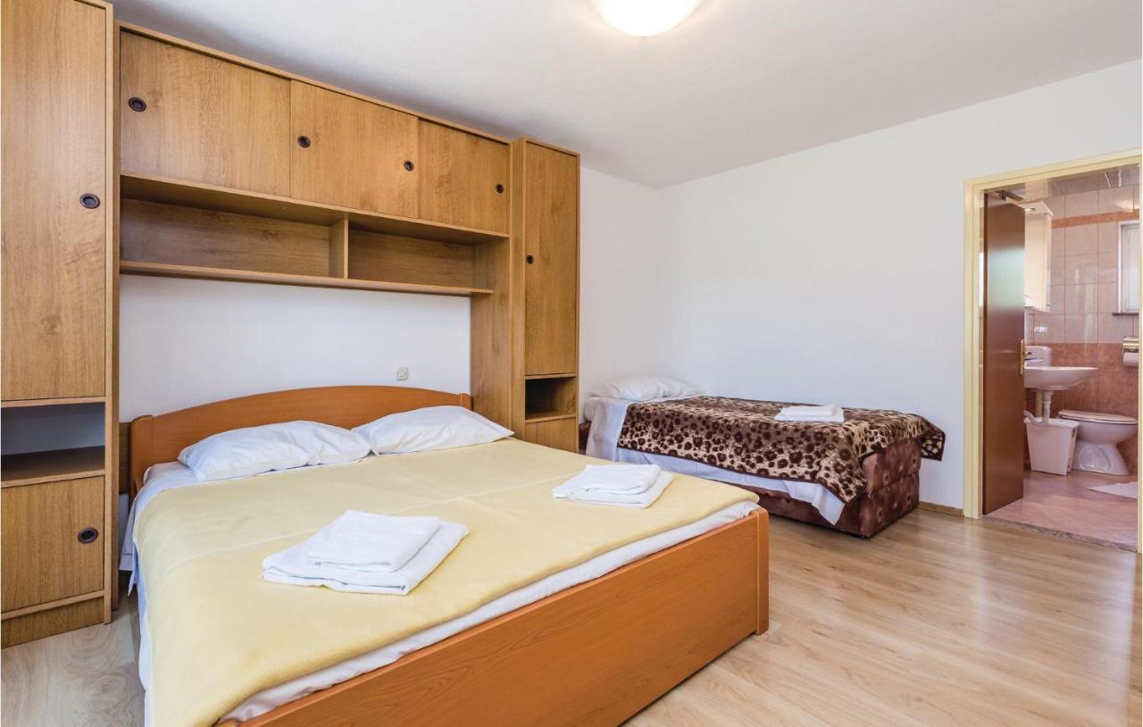 Beautiful Apartment In Brsec With Kitchen Εξωτερικό φωτογραφία