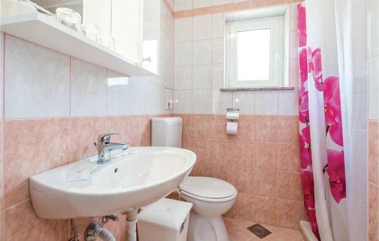Beautiful Apartment In Brsec With Kitchen Εξωτερικό φωτογραφία