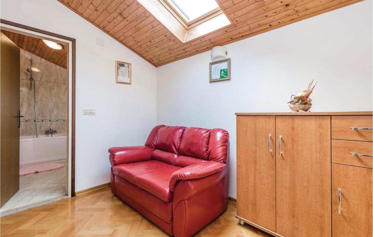 Beautiful Apartment In Brsec With Kitchen Εξωτερικό φωτογραφία