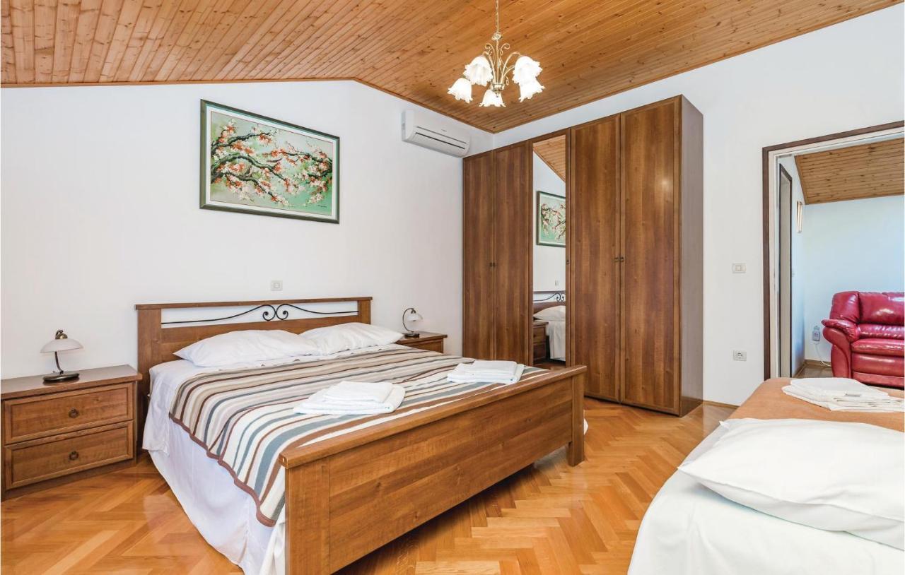 Beautiful Apartment In Brsec With Kitchen Εξωτερικό φωτογραφία